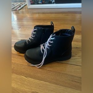 Brand new without tag size big kids 5.  Never worn.